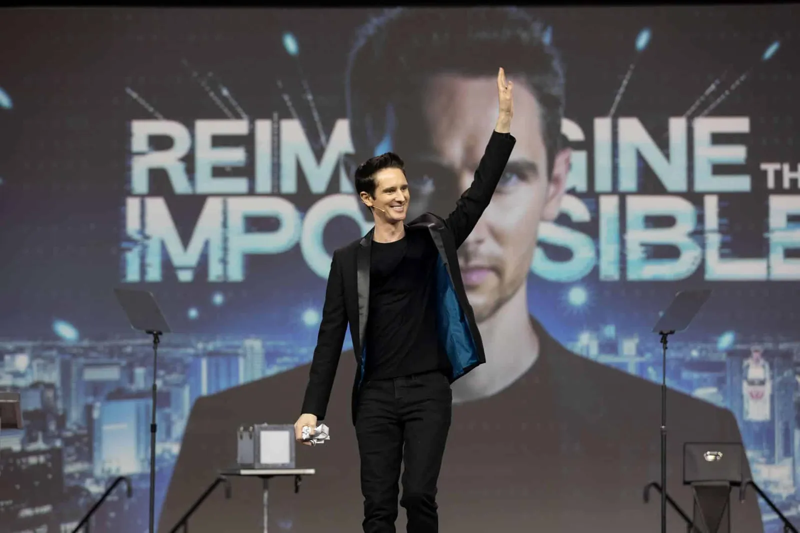 Keelan Leyser keynote speaker magcician and event emcee and host in las vegas